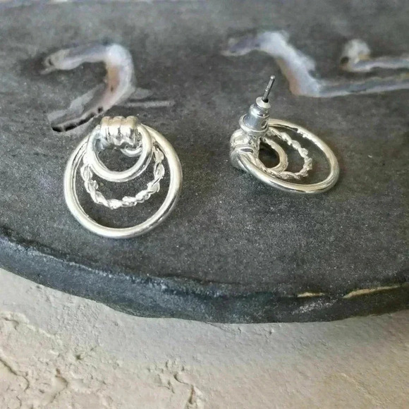 Art Deco Silver Plated Concentric Circles Hoop and Twist 20mm Stud Earrings - Picture 6 of 6